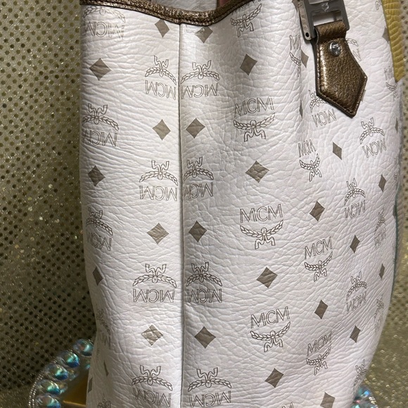 MCM Visetos Princess Lion Tote Bag w/COA Approx. 14 x 11 x 5.5 - Picture 6 of 17